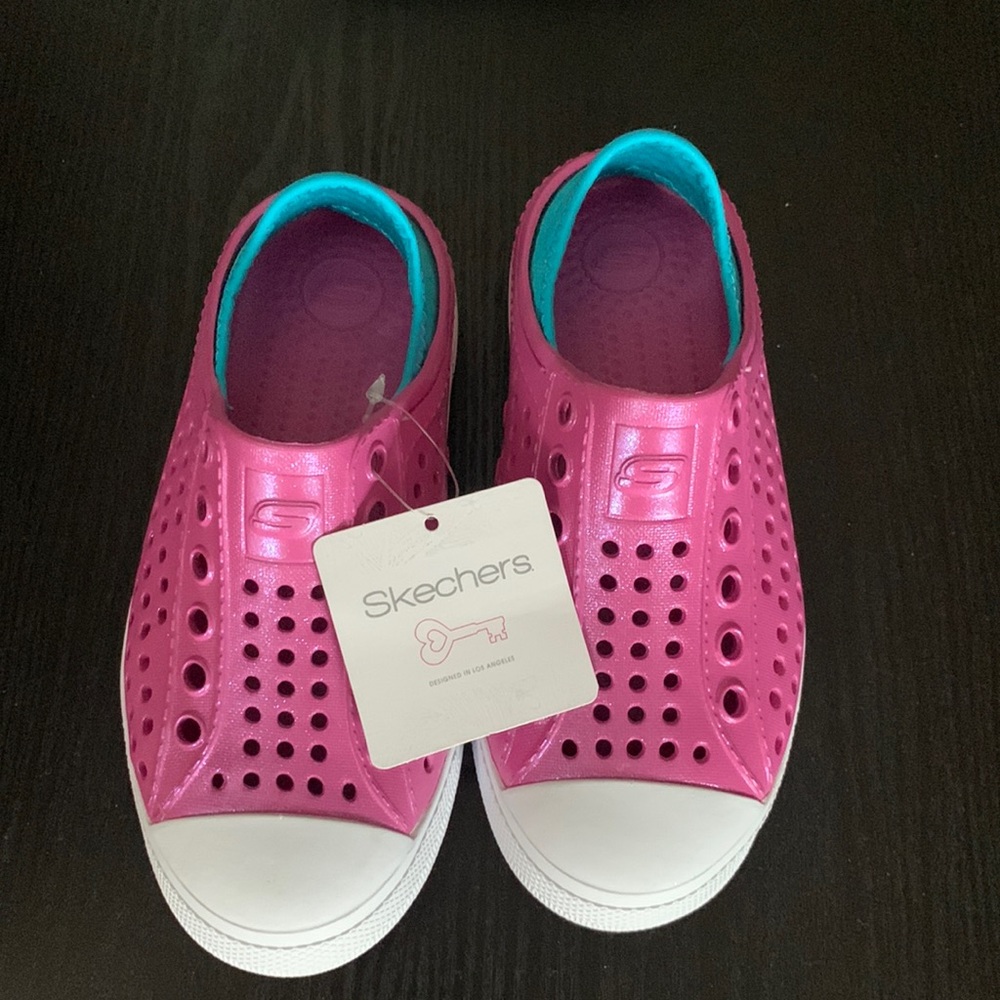 Brand new with tags girls sketcher shoes size 11